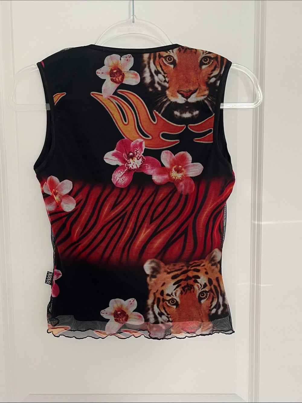 XOXO Black & Red Tiger Graphic V-Neck Tank - Picture 7 of 7